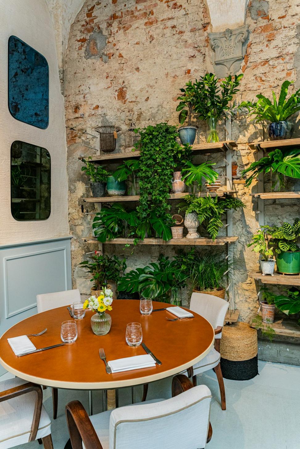 Farm-to-Table Eatery